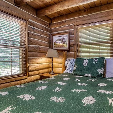 Very Private, Real Log Cabin With Hot Tub! Сивиървил Екстериор снимка