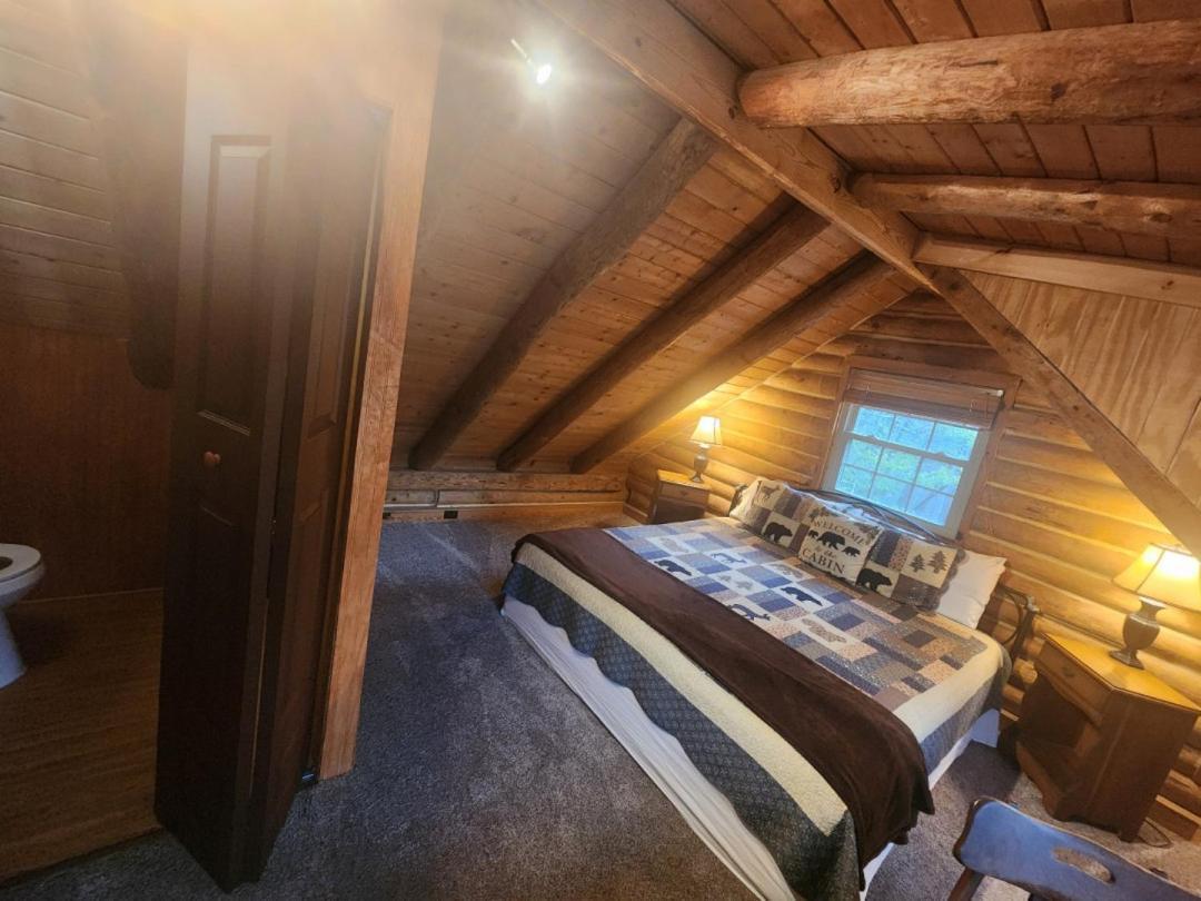 Very Private, Real Log Cabin With Hot Tub! Сивиървил Екстериор снимка