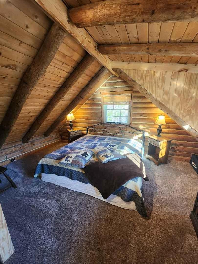 Very Private, Real Log Cabin With Hot Tub! Сивиървил Екстериор снимка