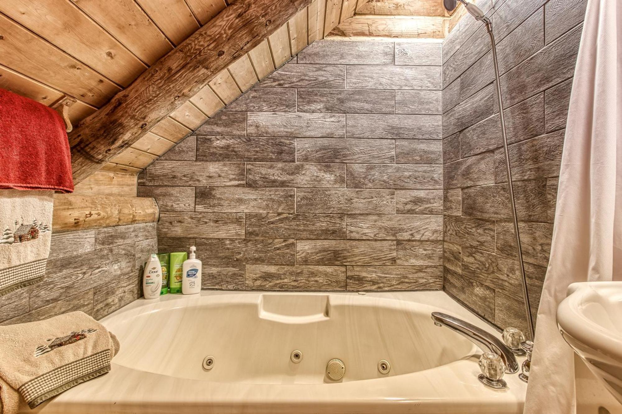 Very Private, Real Log Cabin With Hot Tub! Сивиървил Екстериор снимка