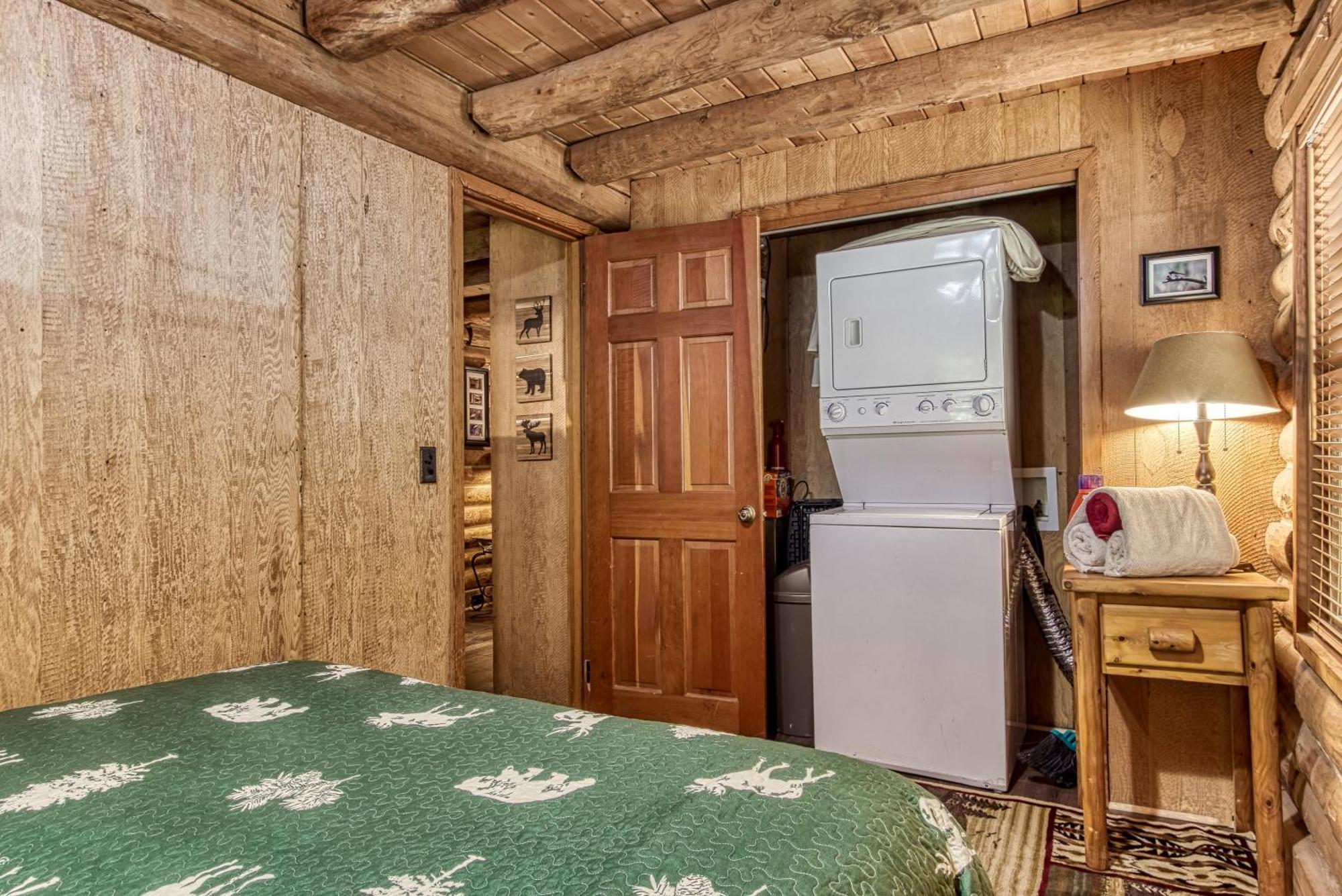 Very Private, Real Log Cabin With Hot Tub! Сивиървил Екстериор снимка