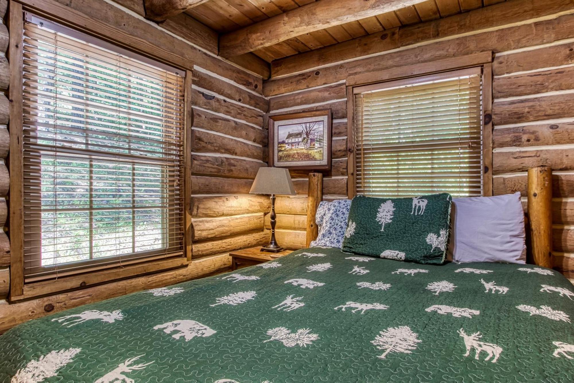 Very Private, Real Log Cabin With Hot Tub! Сивиървил Екстериор снимка